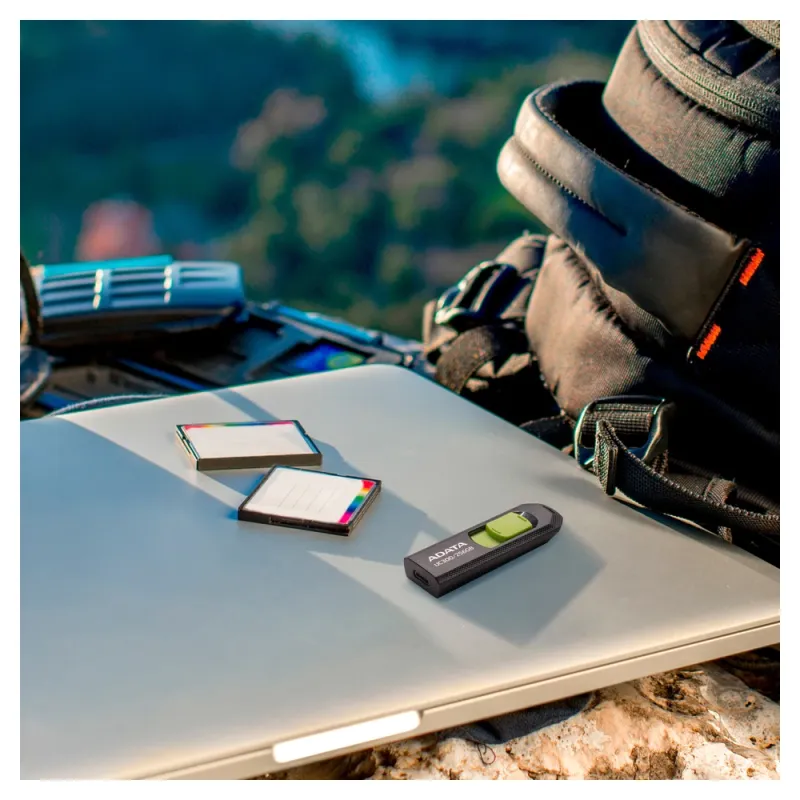 Memoria USB ADATA UC300 - 128GB - USB-C - Negro con Verde - ACHO-UC300-128G-RBK/GN