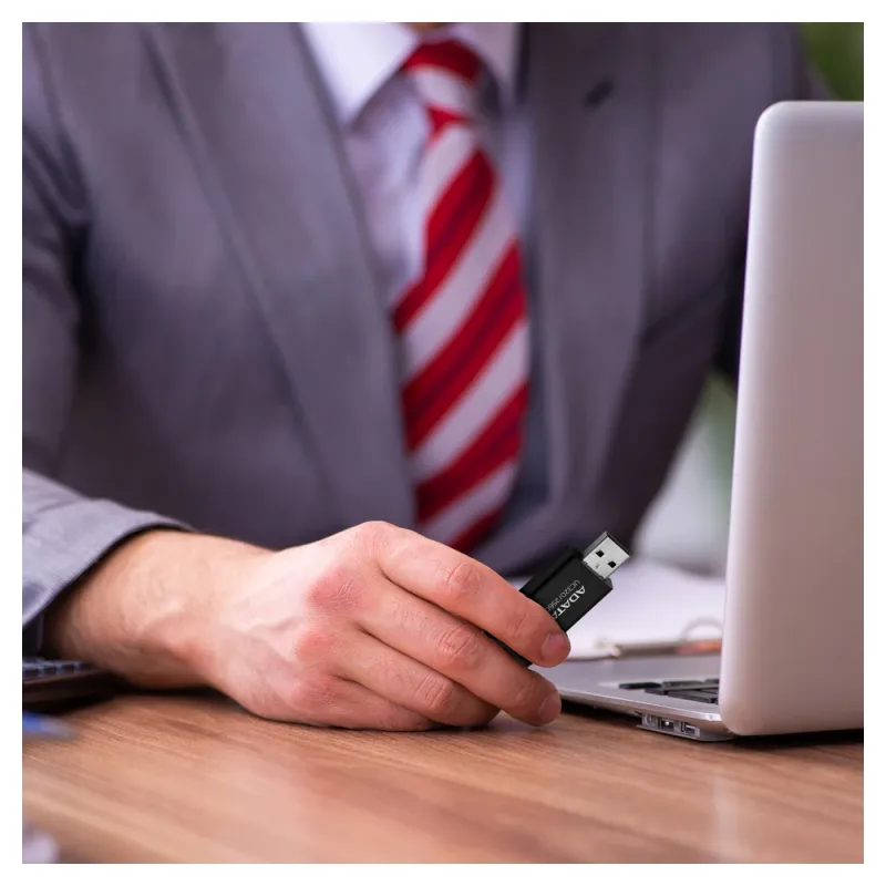 Memoria USB ADATA UC320 - 256GB - USB 3.2 - Negro - UC320-256G-RBK/BK